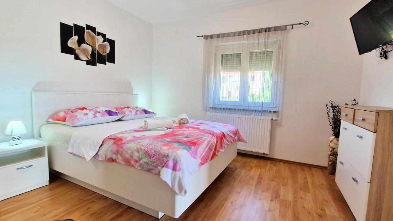 Apartments Pinezic Skrbčići Εξωτερικό φωτογραφία