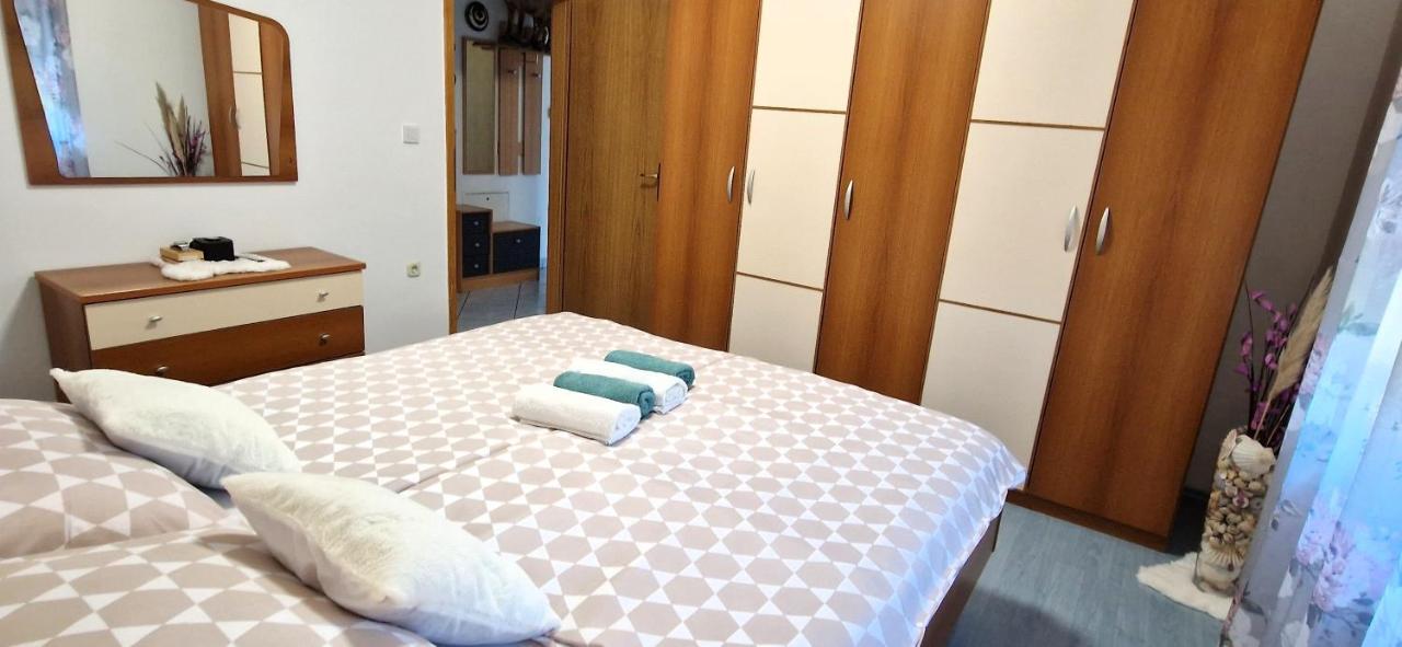 Apartments Pinezic Skrbčići Εξωτερικό φωτογραφία