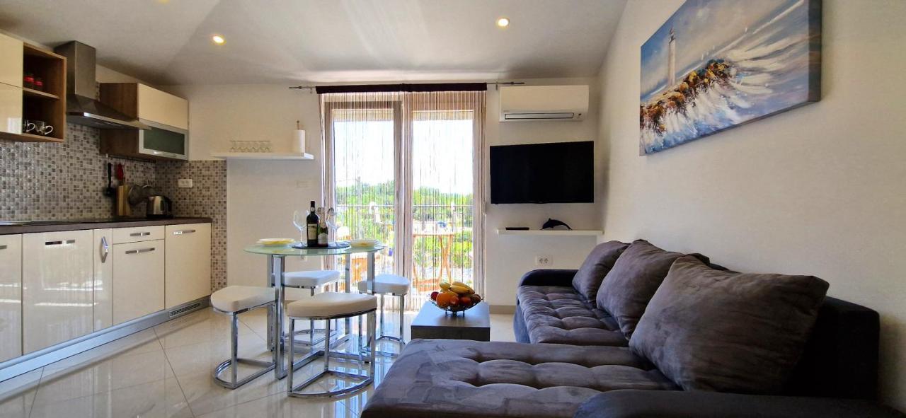 Apartments Pinezic Skrbčići Εξωτερικό φωτογραφία