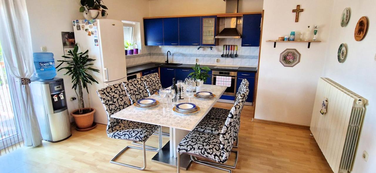 Apartments Pinezic Skrbčići Εξωτερικό φωτογραφία