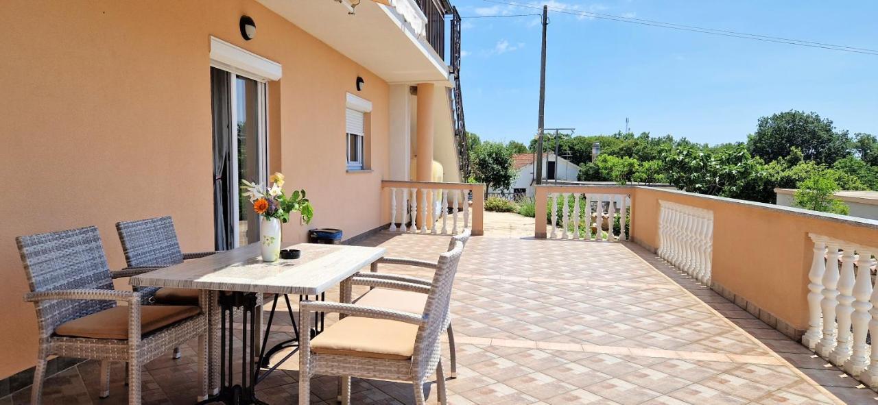 Apartments Pinezic Skrbčići Εξωτερικό φωτογραφία